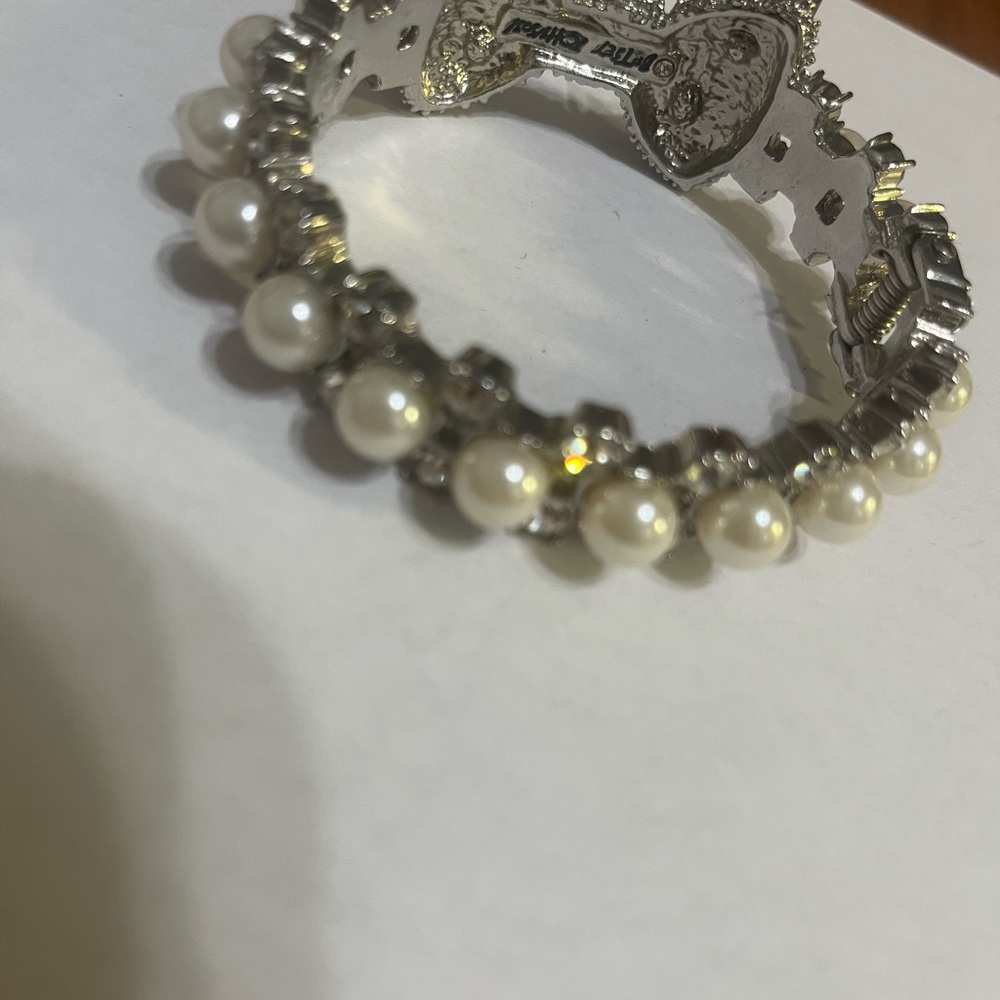 Betsey Johnson Silver and Pearl Bracelet - Picture 3 of 8